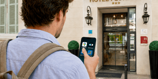 8 applications pour visiter la Côte d’Azur à pied et en transports
