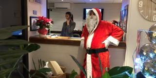 VIDEOS - Père Noël à Nice de passage dans nos hôtels